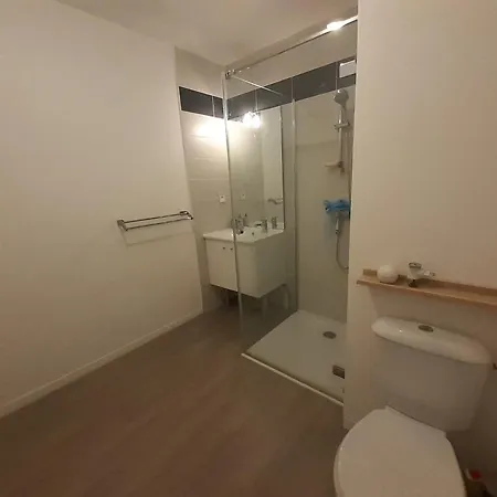 Apartament Joli T2 Avec Terrasse Et Parking A Anglet, Proche Commerces Et Plages - Fr-1-239-1021 *