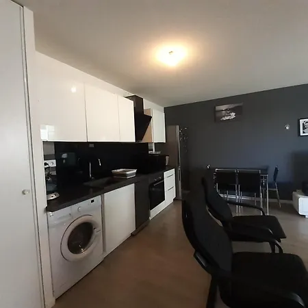Joli T2 Avec Terrasse Et Parking A Anglet, Proche Commerces Et Plages - Fr-1-239-1021 Apartament *