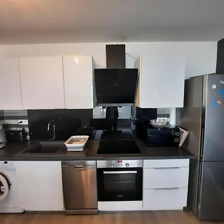 Joli T2 Avec Terrasse Et Parking A Anglet, Proche Commerces Et Plages - Fr-1-239-1021 Apartament