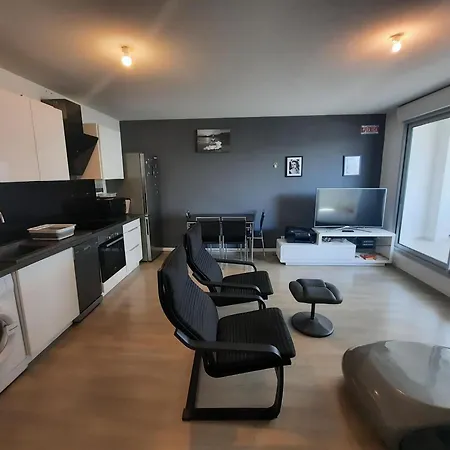 Apartament Joli T2 Avec Terrasse Et Parking A Anglet, Proche Commerces Et Plages - Fr-1-239-1021 Anglet