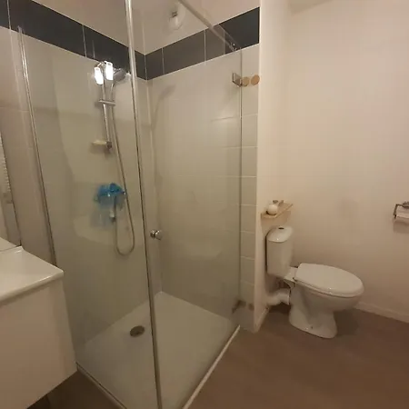 Joli T2 Avec Terrasse Et Parking A Anglet, Proche Commerces Et Plages - Fr-1-239-1021 *