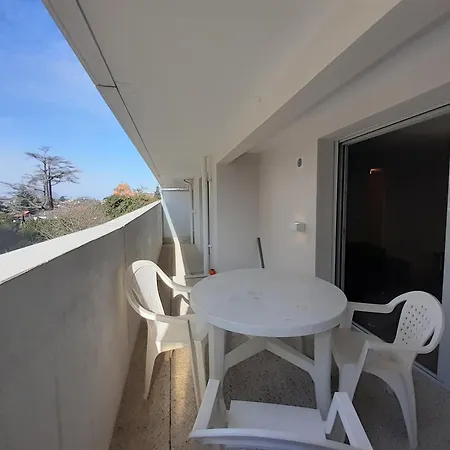Joli T2 Avec Terrasse Et Parking A Anglet, Proche Commerces Et Plages - Fr-1-239-1021 *